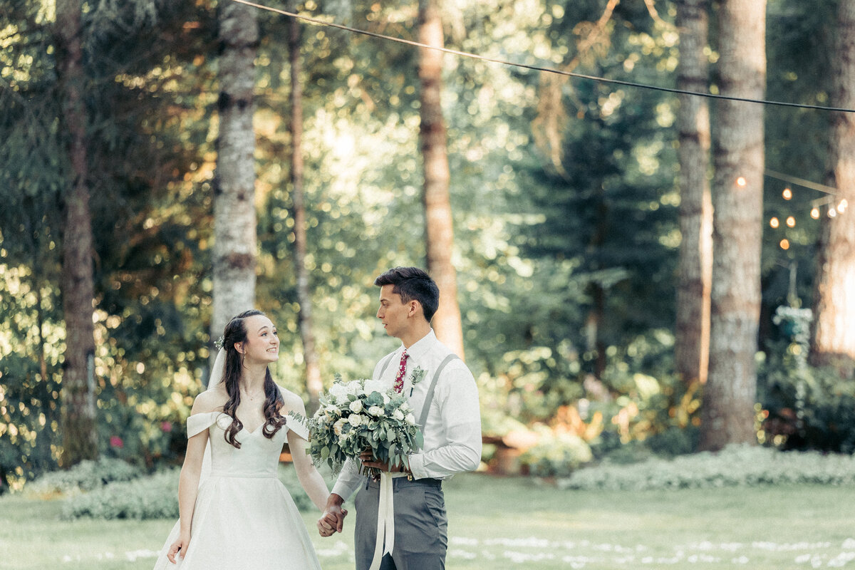 RIVERSIDE WEDDING IN THE OREGON