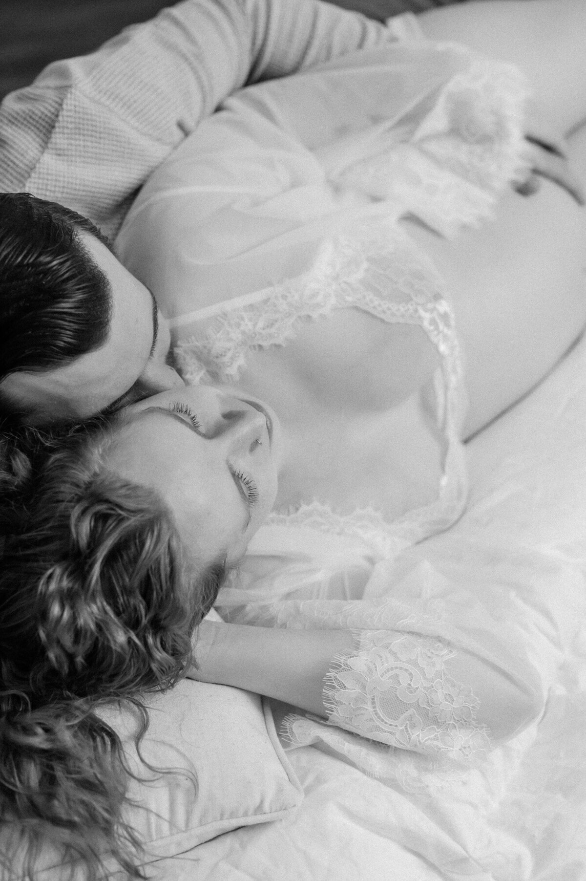 intimate-maternity-boudoir-session-48