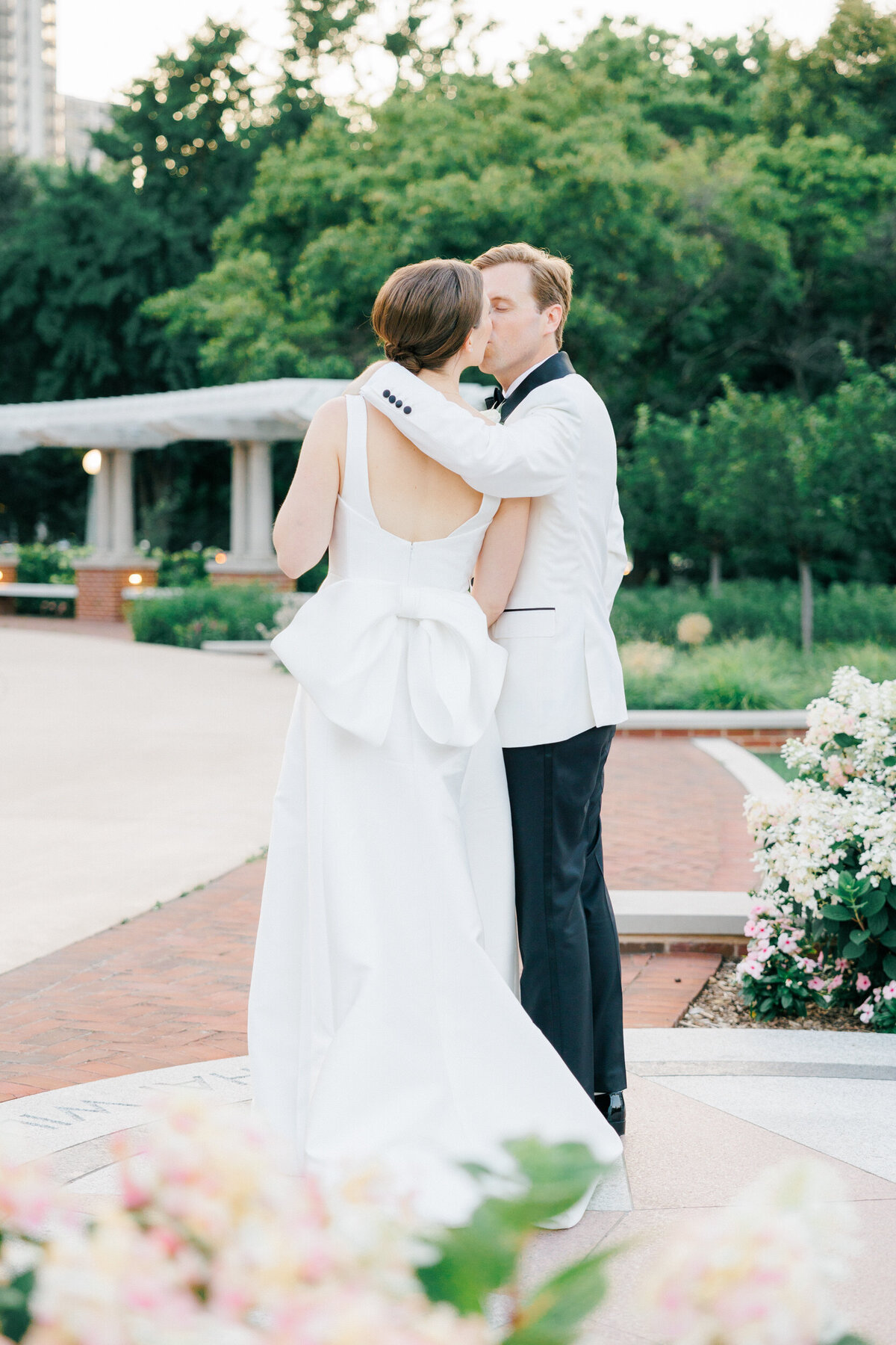 Lexi Benjamin Photography_Reynolds Chicago History Museum Wedding_07.06.24-231