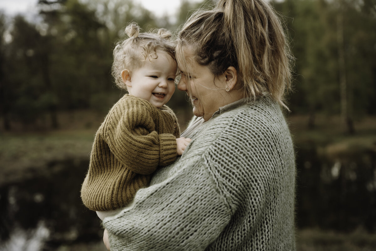 motherhood fotografie limburg, motherhood shoot limburg, motherhood shoot haelen, motherhood shoot roermond, motherhood shoot leudal, motherhood fotografie, motherhood shoot limburg, motherhood shoot brabant, moeder en kind fotografie limburg, moeder en kind fotografie, 