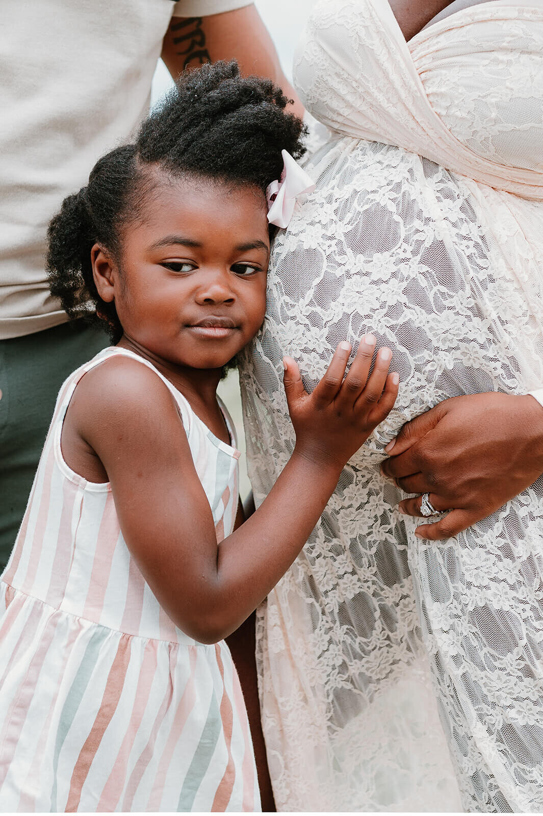 mom-and-daughter-maternity-field-photo-charlotte