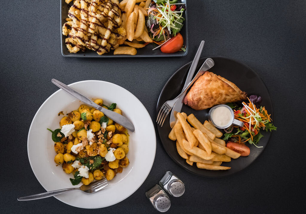 Classic restaurant food and pub favourites are served at the Warrnambool RSL