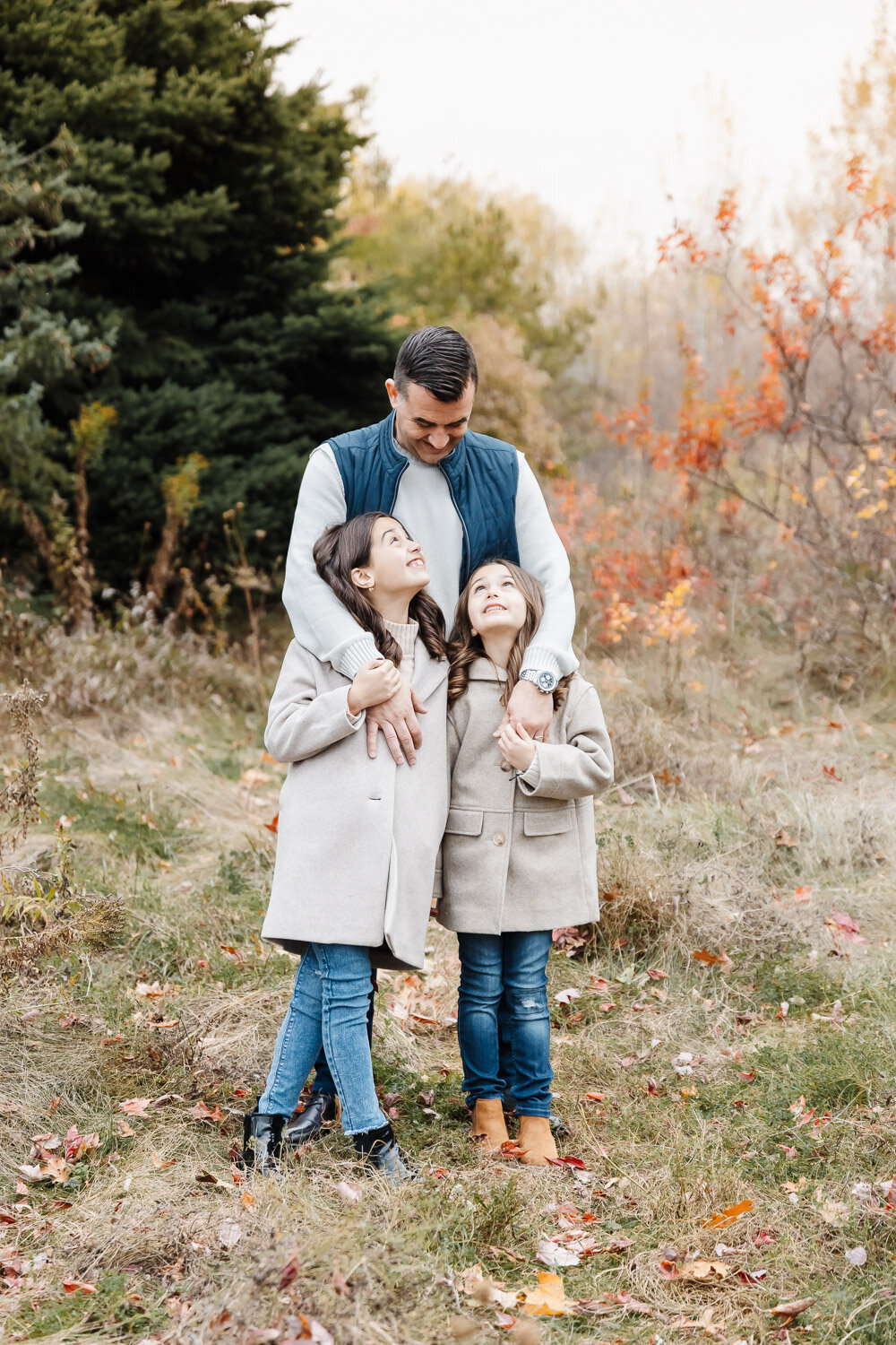 toronto-family-photographer-dad-hugs.jpg