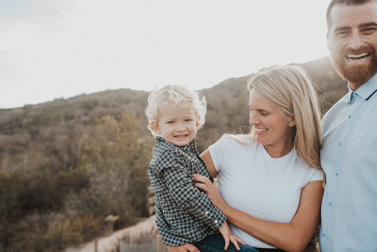 Souther-California-Family-Photo-At-Mountains