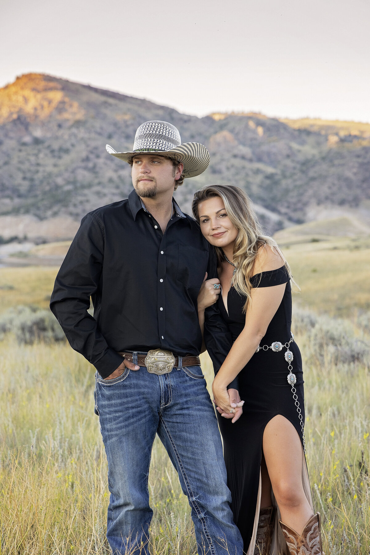 Shanna-Mae-Photography-Montana-Photographer-Engagement-Couples-Classy-Western-Mountains-Sunset-Ennis-Bozeman-005