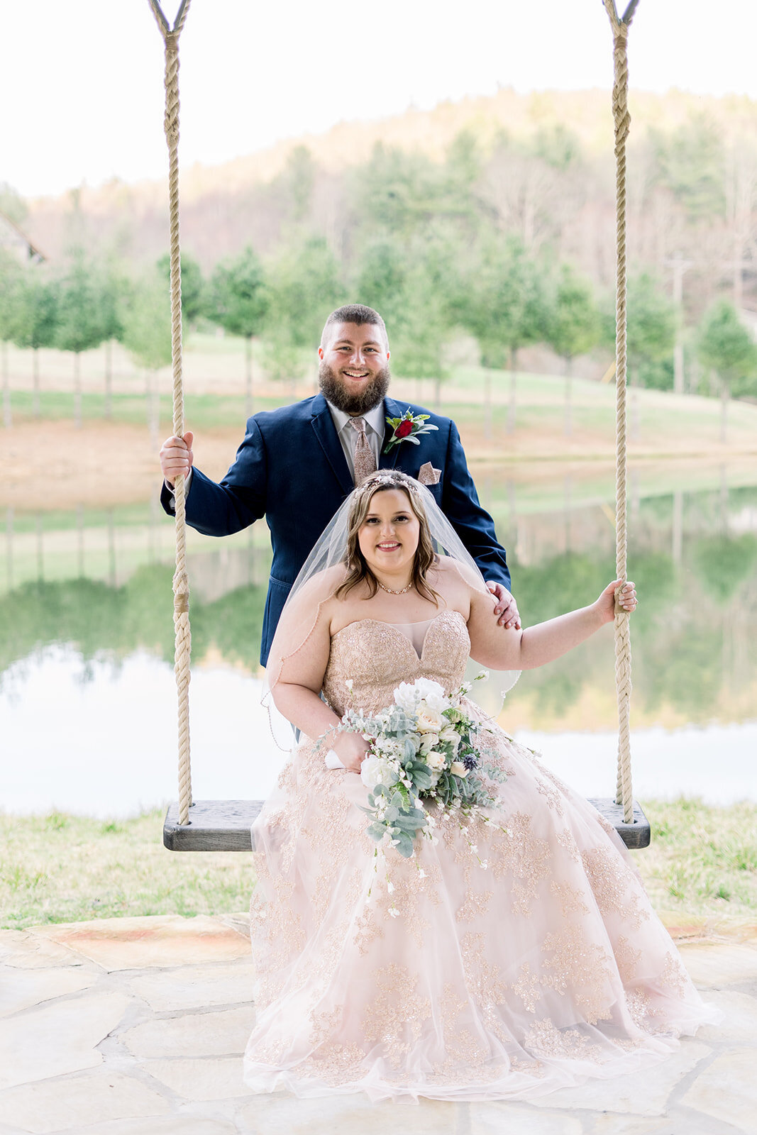 Zoe-Een-Micro-Wedding-Hemlock-Barn (36)