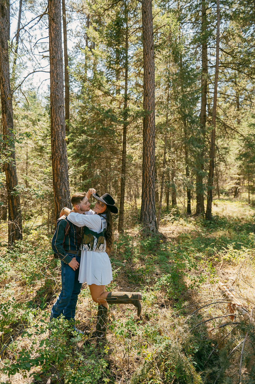 presley-gray-photo-haybale-forest-montana-elopement-8098