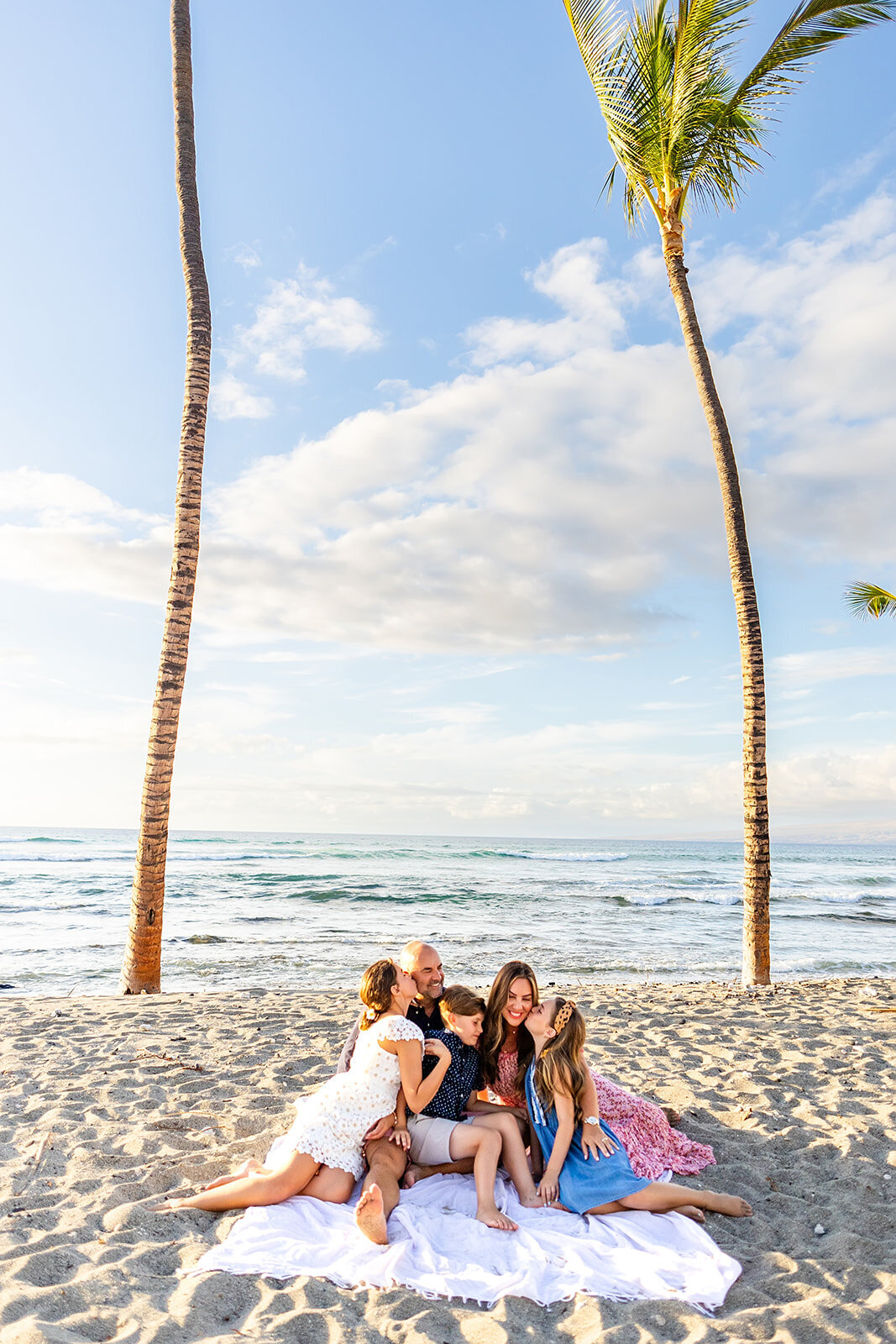 Family-photoshoot-at-beach