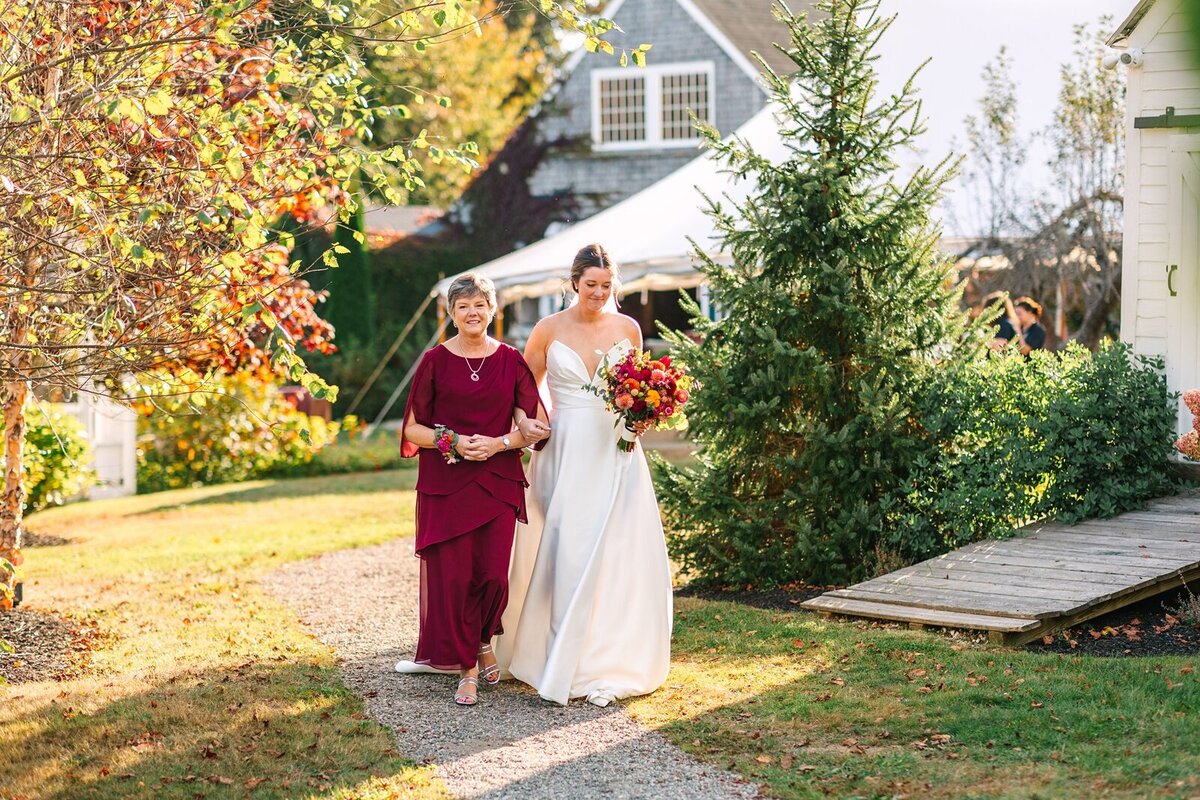 Live_Well_Farm_Colorful_Fall_Wedding_Harpswell_Maine_Photography_0050
