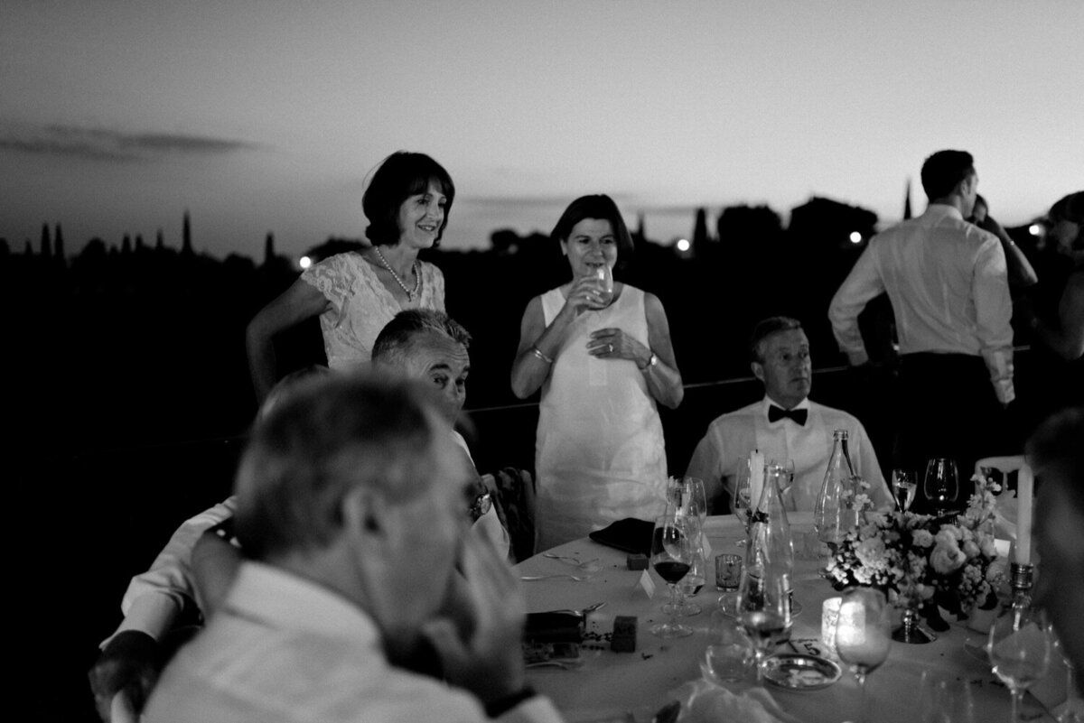 185_Provence_Luxury_Wedding_Photographer (212 von 235)_Provence Luxury Wedding Photographer. A timeless and elegant destination wedding at La Bastide de Gordes captured by luxury wedding photographer Flora and Grace.
