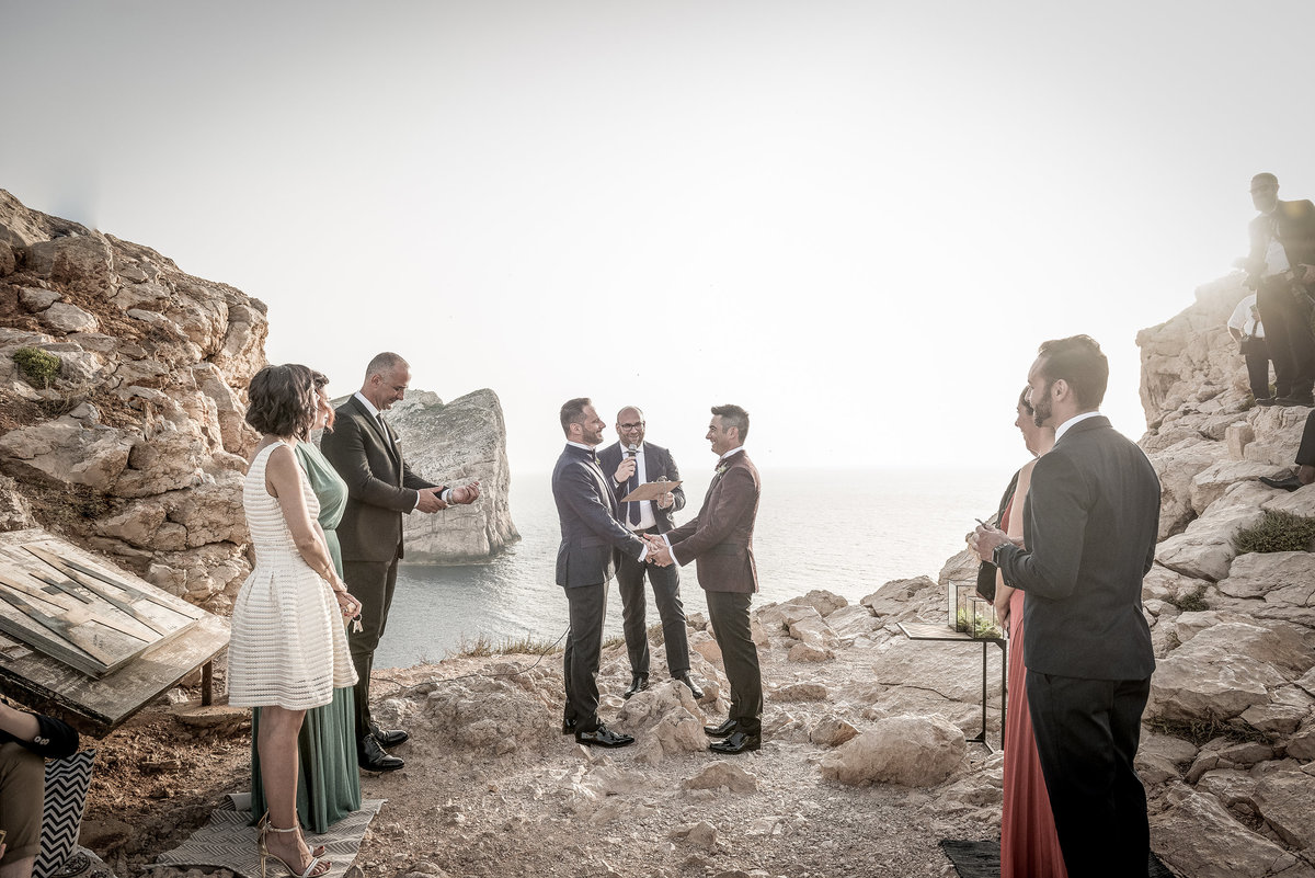 An intimate wedding  ceremony in sardinia, Capo caccia