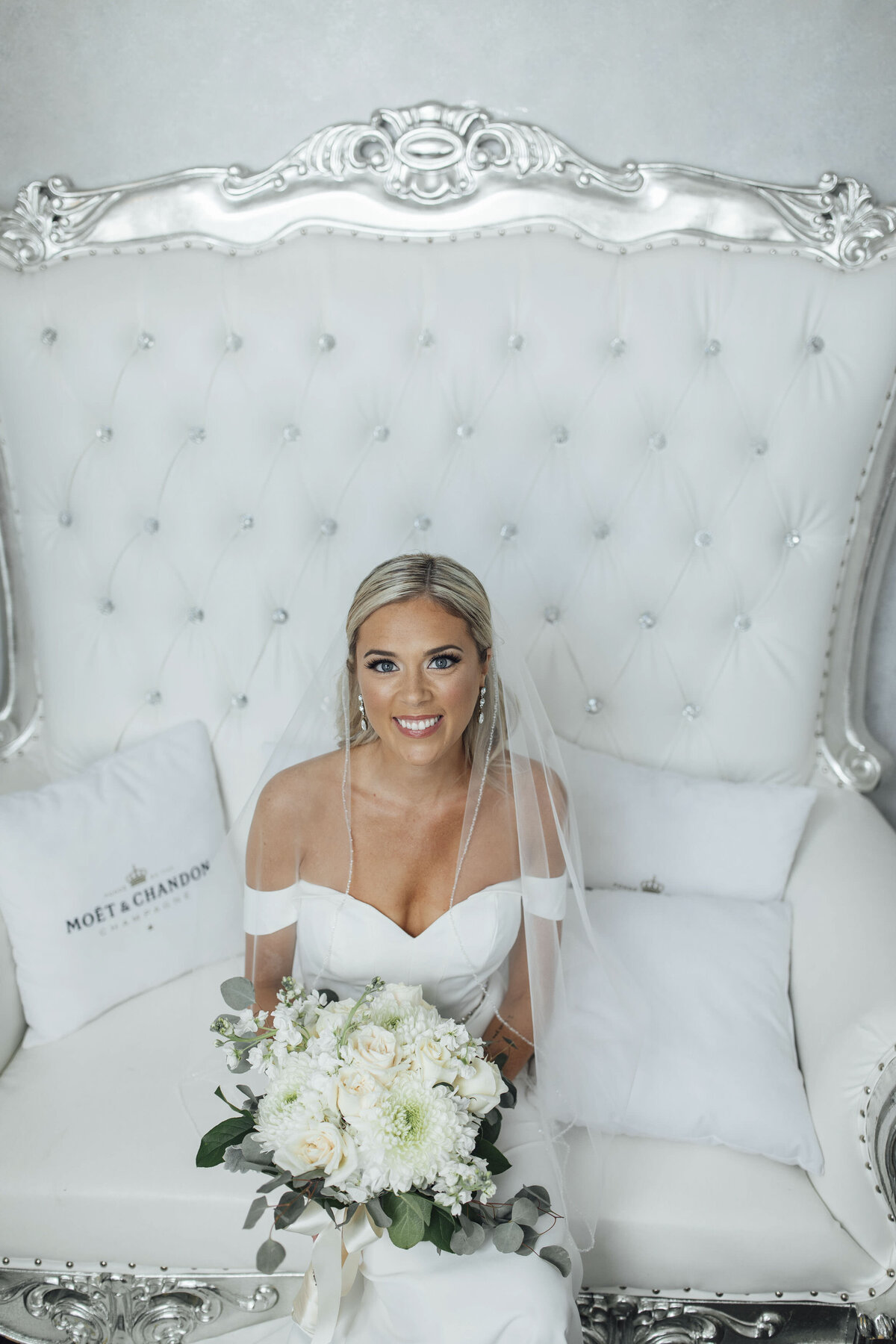 618-restaurant-wedding-photo-bride-posing-bridal-suite-freehold-new-jersey