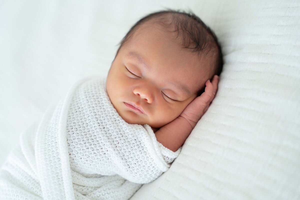 peacefully_sleeping_newborn