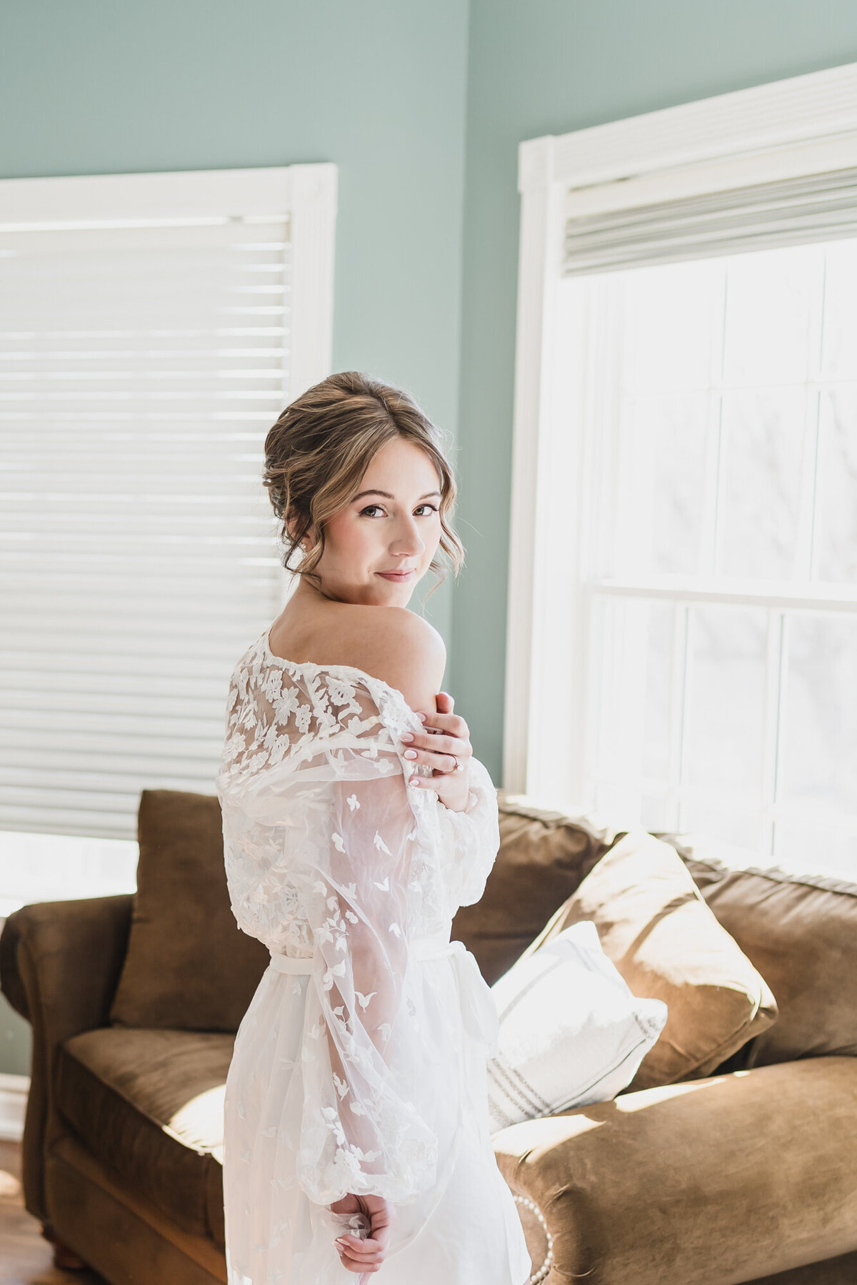 BLUSH AND BLACK SPRING PLANTERRA CONSERVATORY WEDDING IN WEST BLOOMFIELD, MICHIGAN PROVIDED BY KARI DAWSON, TOP-RATED DETROIT WEDING PHOTOGRAPHER, AND HER TEAM10