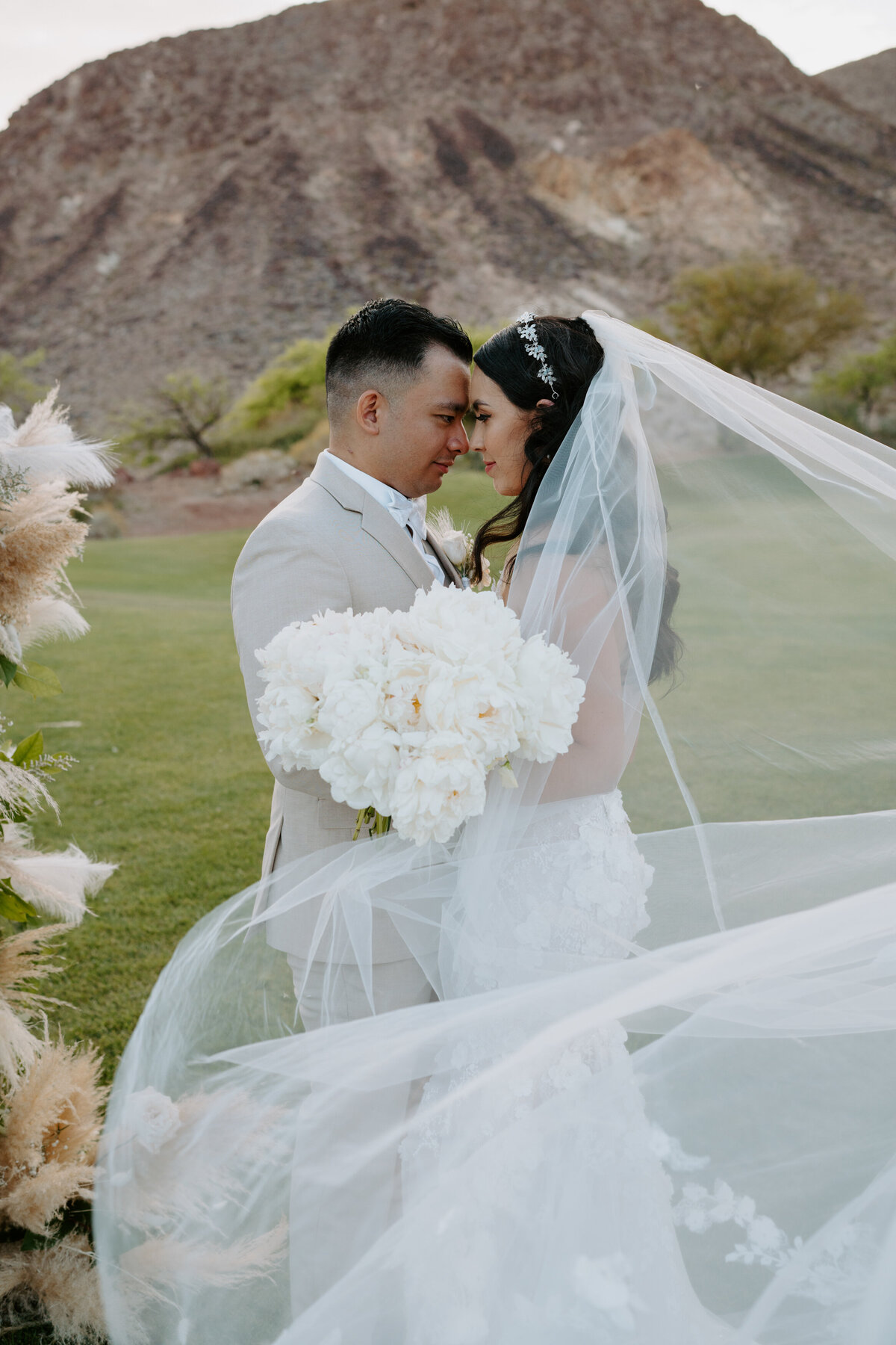 of-the-desert-flor-las-vegas-wedding-florist-lake-cascata-golf-club-0013