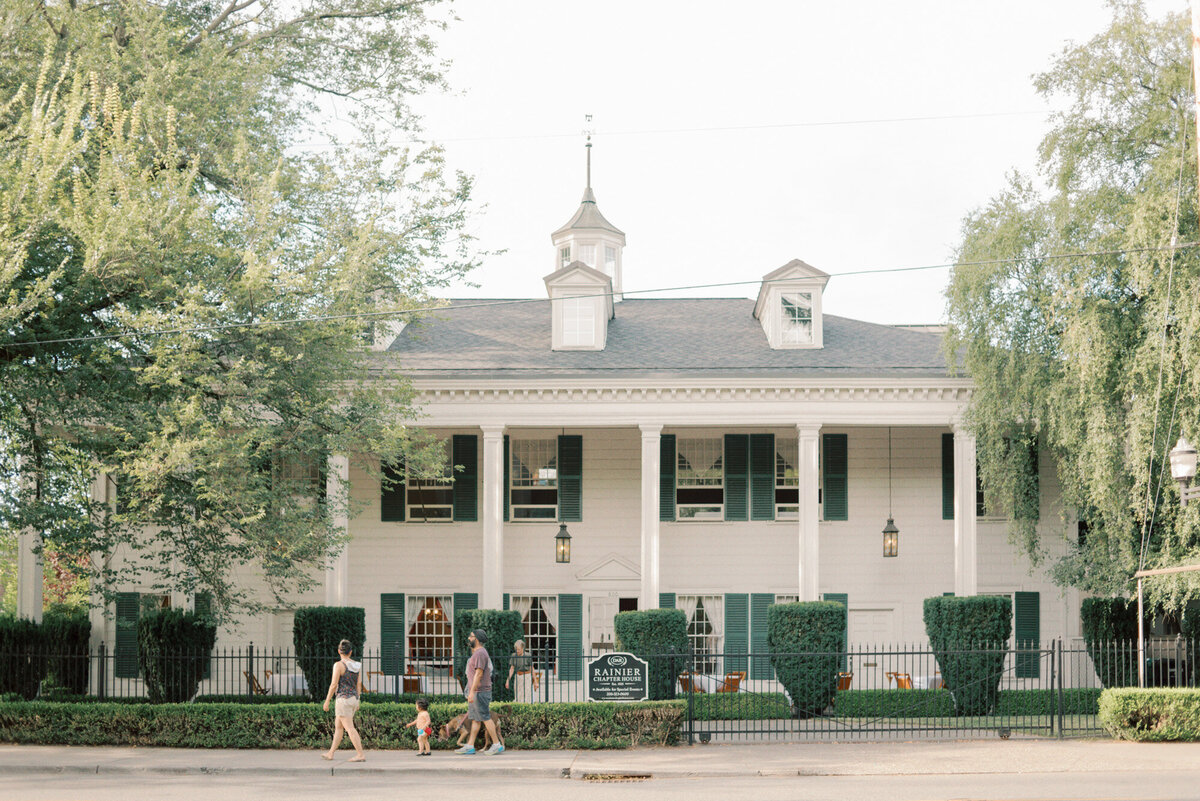 Seattle-wedding-photographer-rainier-chapter-house-15