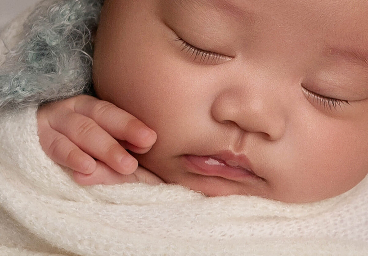 toronto-newborn-photographer_820 (8)