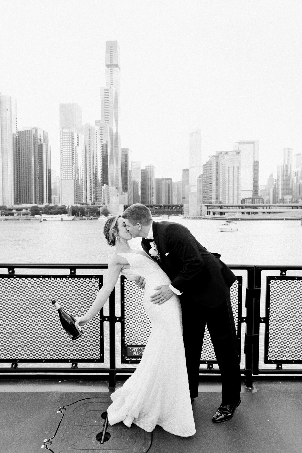 rempel-photography-chicago-wedding-photography-bright-colorful-timeless-fun-river-roast-wedding-photos-boat-cocktail-hour-on-the-chicago-river_0217
