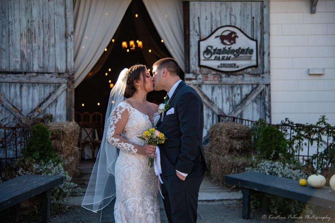 bride kissing her husband at Stablegate