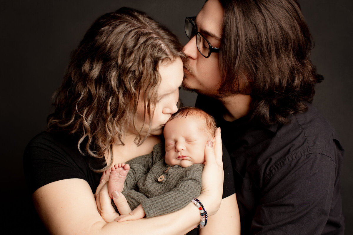 get NWA family pictures taken near me, Bentonville family photographer, family photography packages Tonititown
