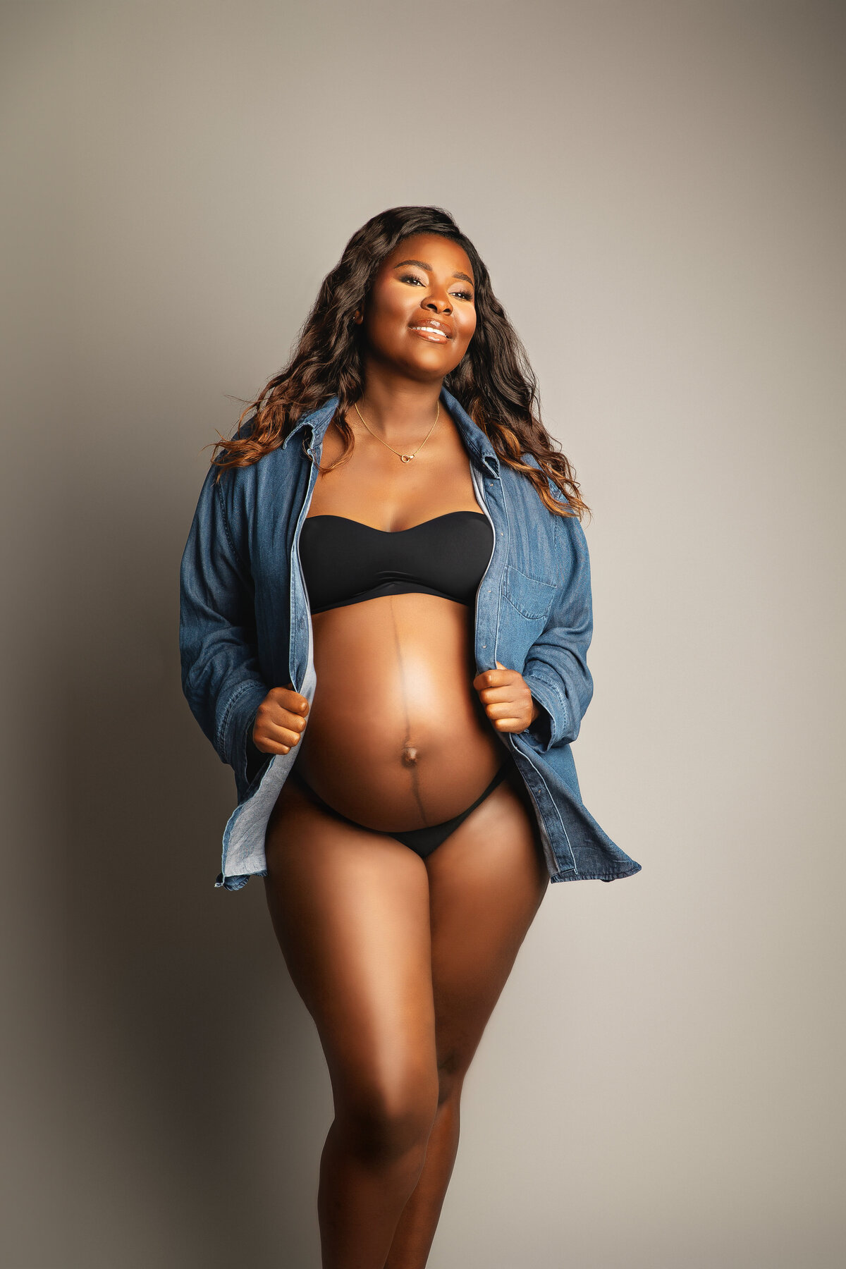 Top maternity photography in Austin, Salado, and Central Texas. Specializing in artistic and natural photoshoots to capture the joy of motherhood.