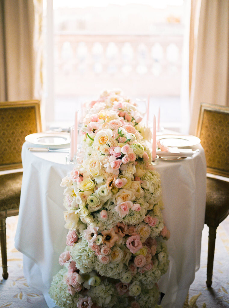 elegant-and-intimate-wedding-table-decoration