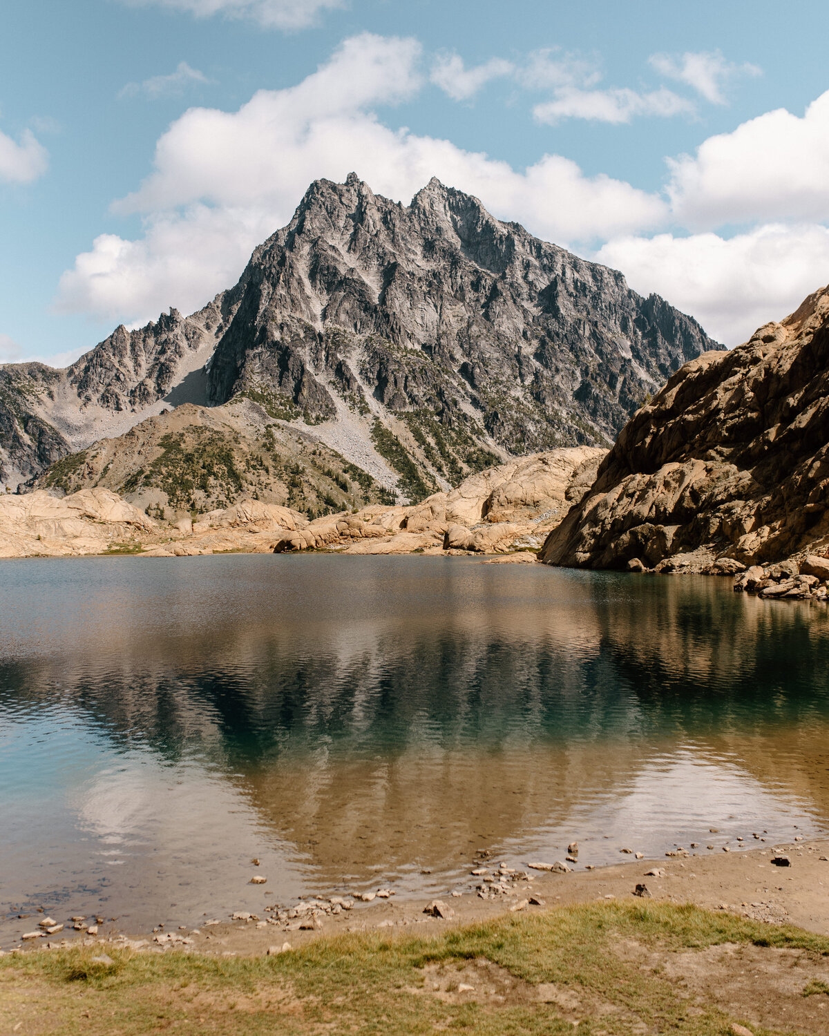 lake_agnes_alpine_lakes_wilderness_washington_mount_stuart