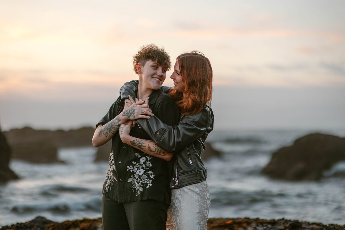 couples-portraits-oregon-coast-roads-end-state-park-77