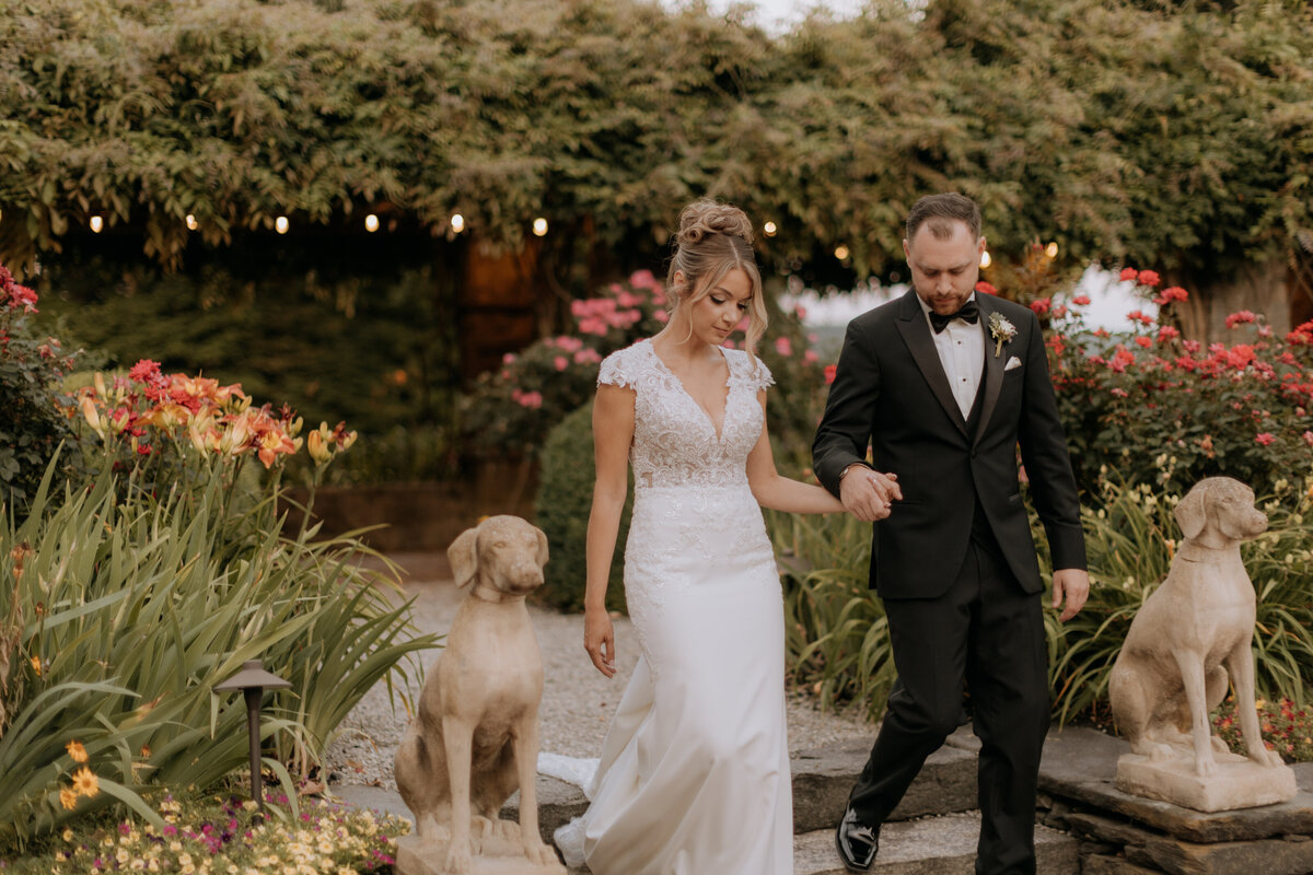 couple-wedding-photos-at-saint-clements-castle