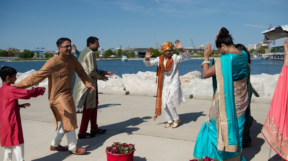 Documentary Wedding Photography, Milwaukee, Discovery World Wedding