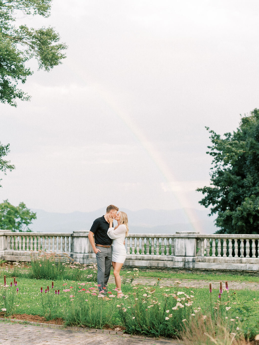Hannah&Andrew_CharlottesvilleEngagementSession_FINAL-128