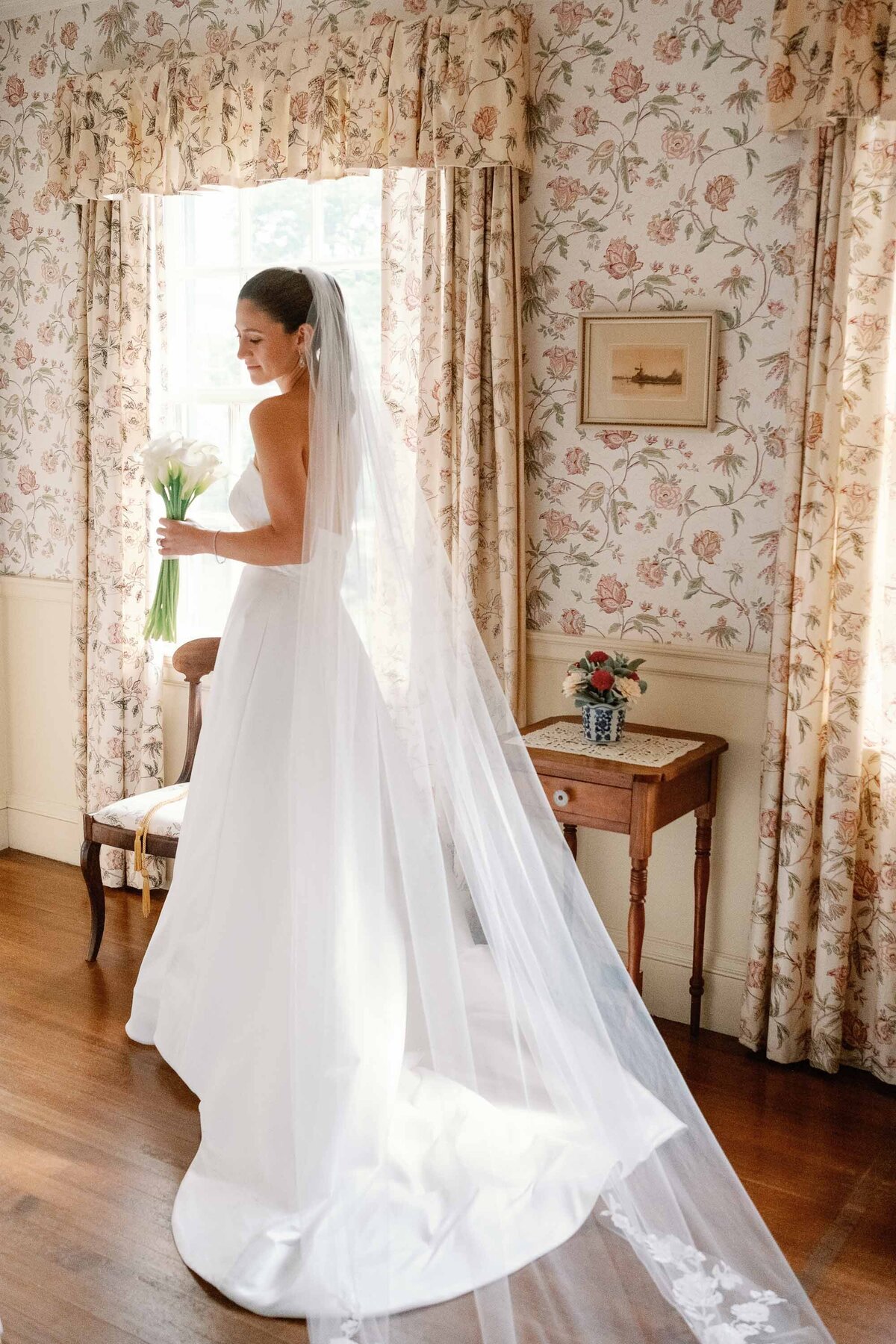 Bride in Kelly Faetanini gown at hildene wedding in manchster, vt