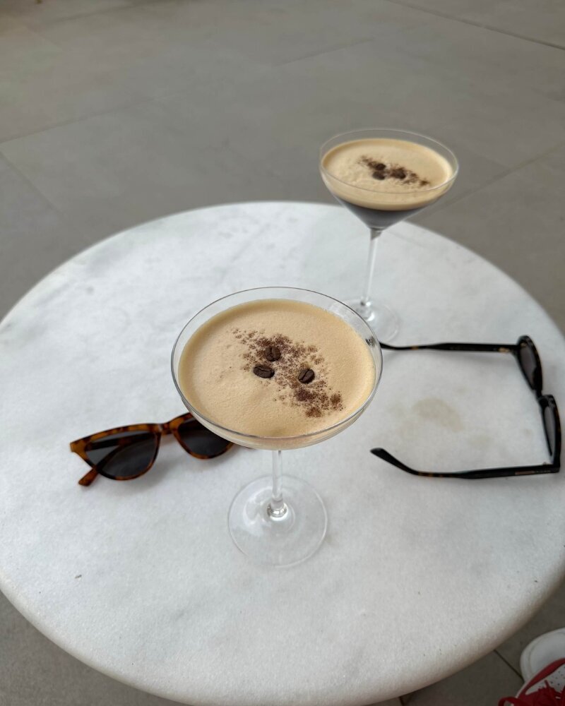 VIVRE-coffee-shop-brunch-espresso-champagne-mom-influencer-entrepreneur-work-from-home90-cropped