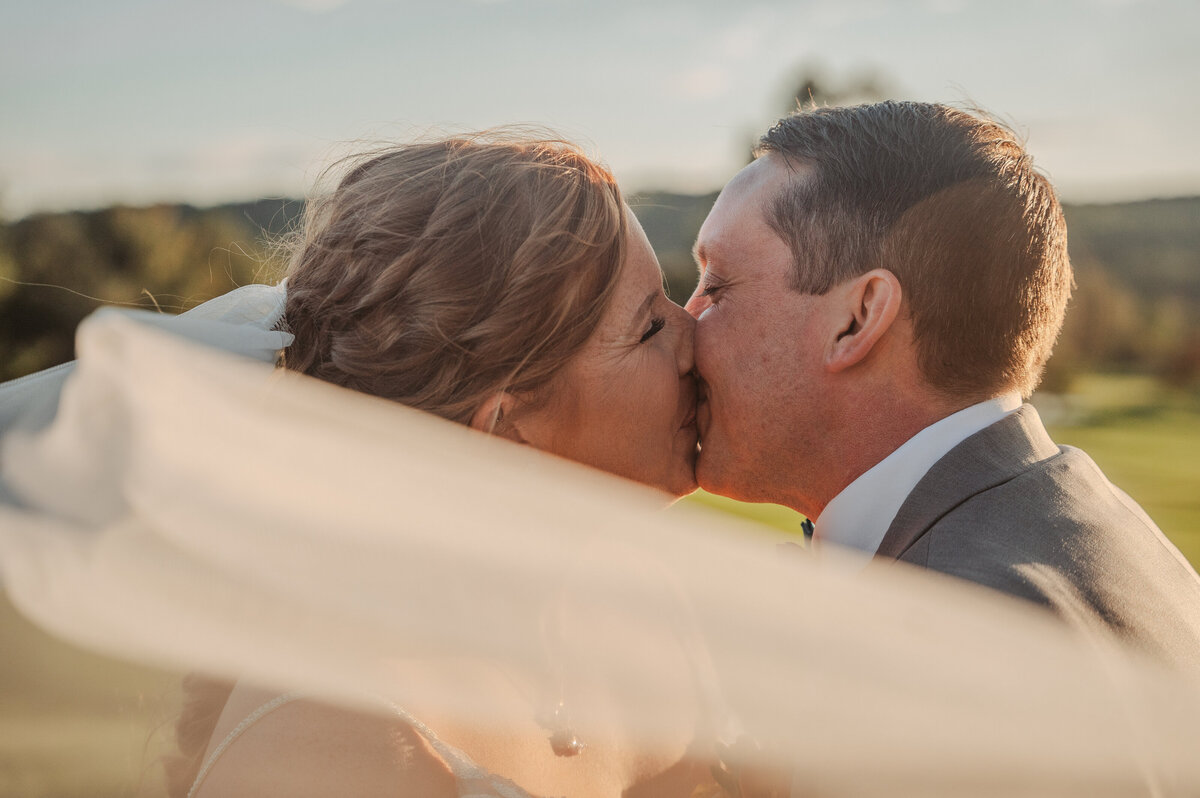 Veil kiss
