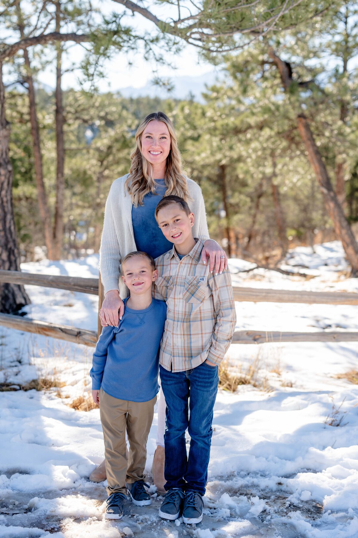 Colorado-Springs-CO-Ute-Valley-Pine-Tree-Christmas-Mini-Session-Magnolia-and-Grace-Photography-Co-CourtneyG-# (1)-16
