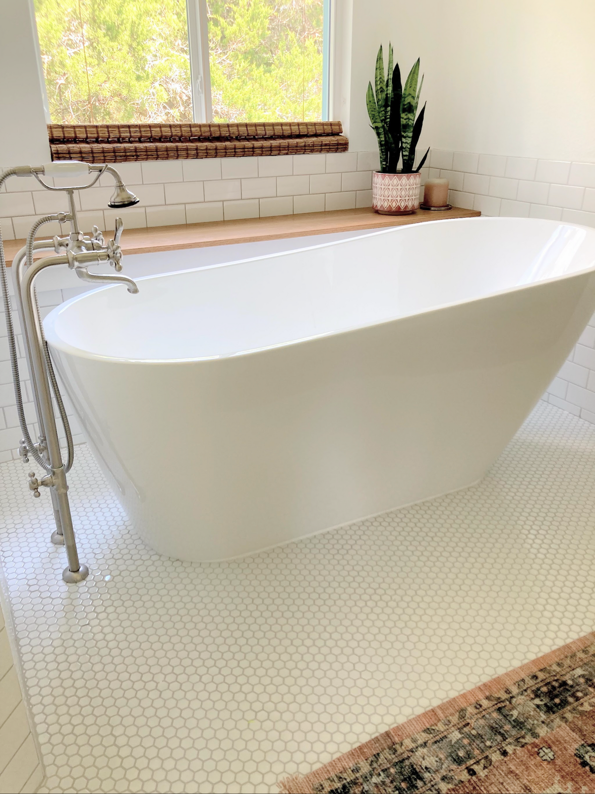 dusti j design white tub