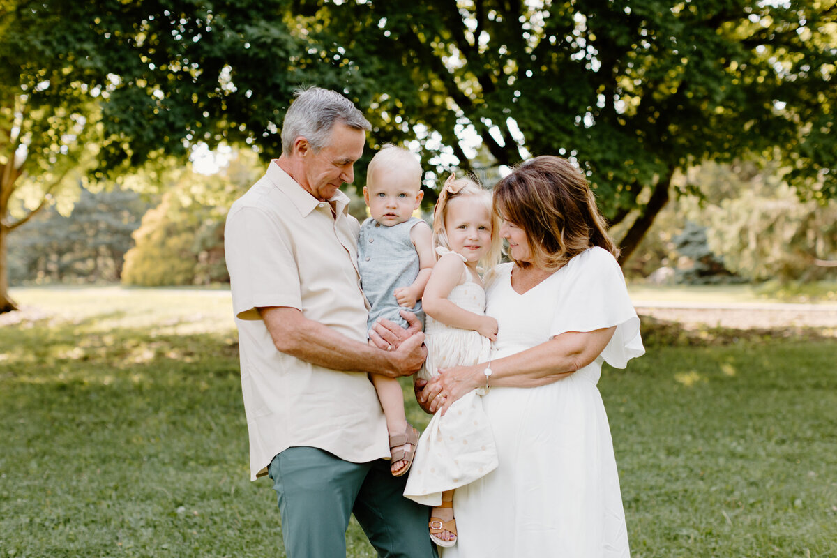 christina_ney_photography_wedding_engagement_lifestyle_photographer_dubuque_iowa_wedding_planning_assistance_adventurous_bold_laidback Family Photography9