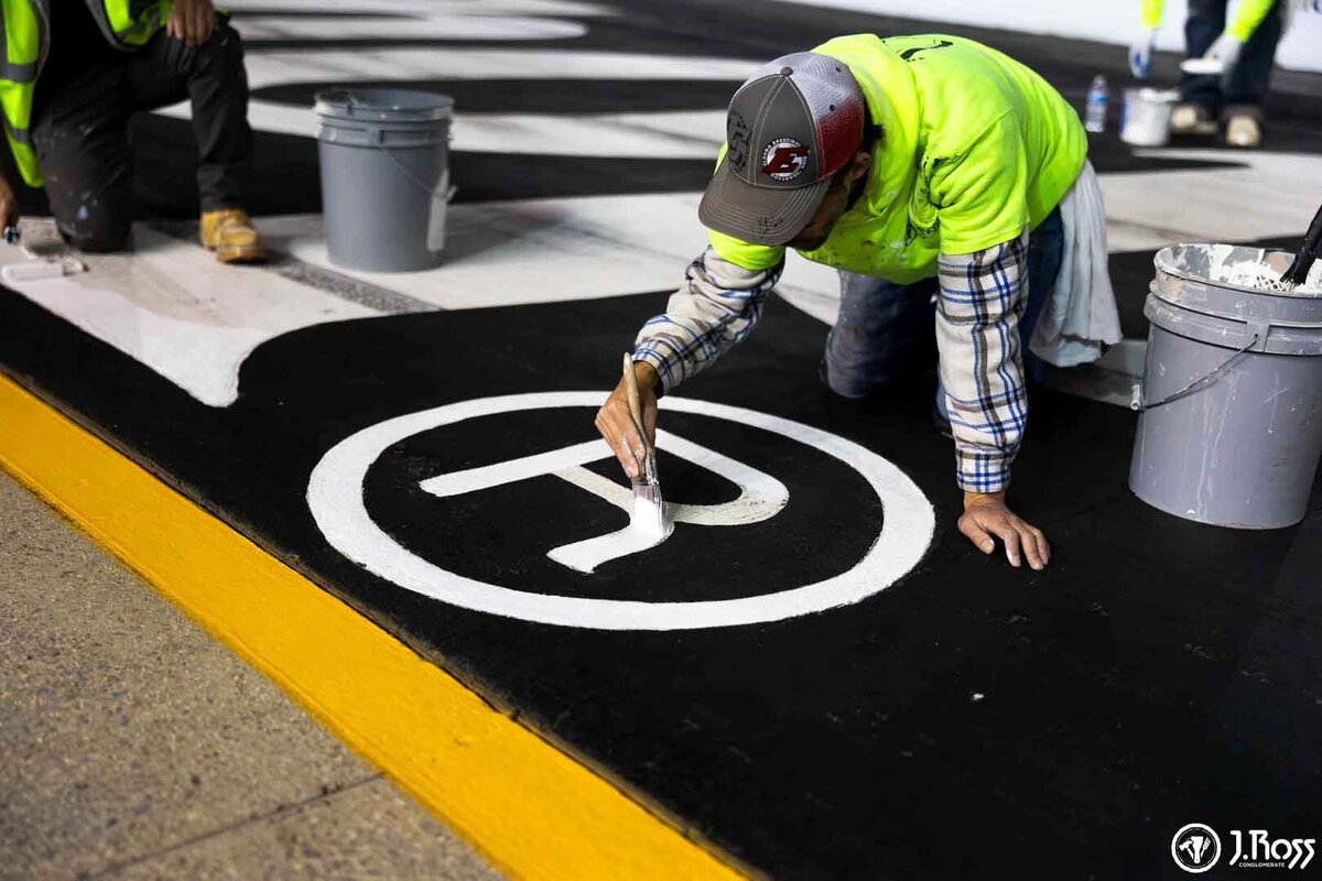 BRISTOL-MOTOR-SPEEDWAY-COMMERCIAL-PAINTING-J.ROSS-22-2