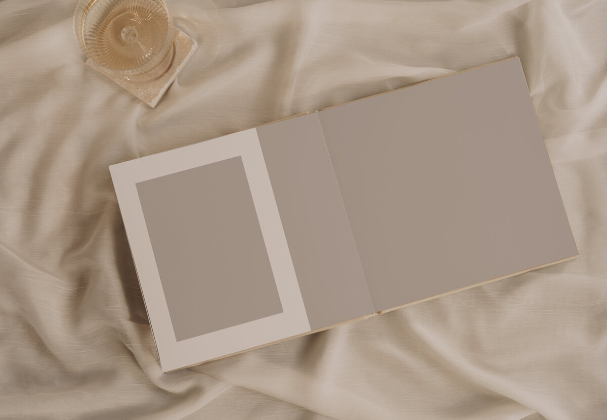 VisionArt-FlatLay+Object-Mockup