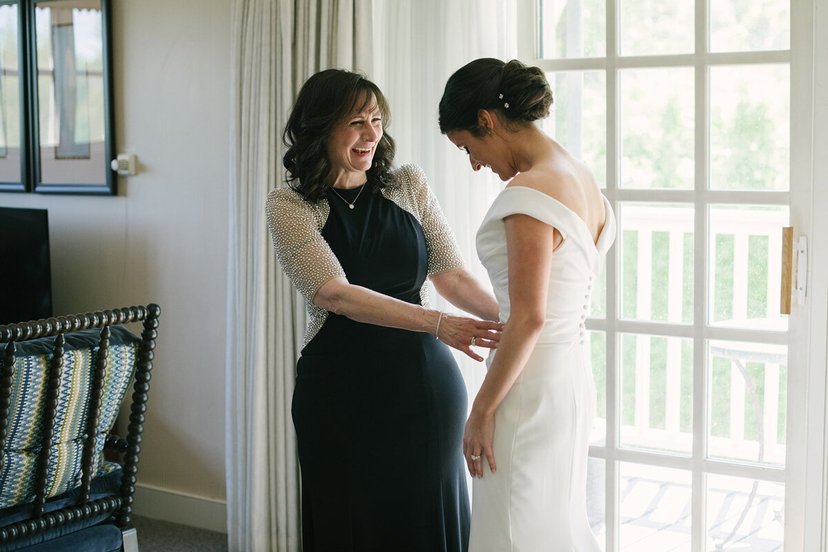 bella-luce-by-michelle-andrea-new-england-photographer-wedding-perry-family-getting-ready-20