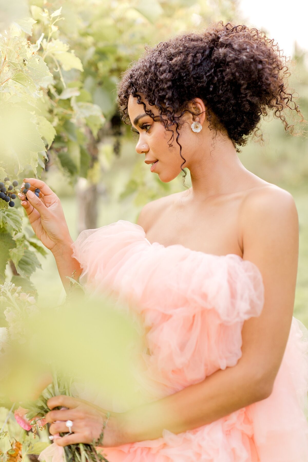 style-me-pretty-romantic-pink-garden-wedding-Wisconsin-alexandra-robyn-photographer-_0002