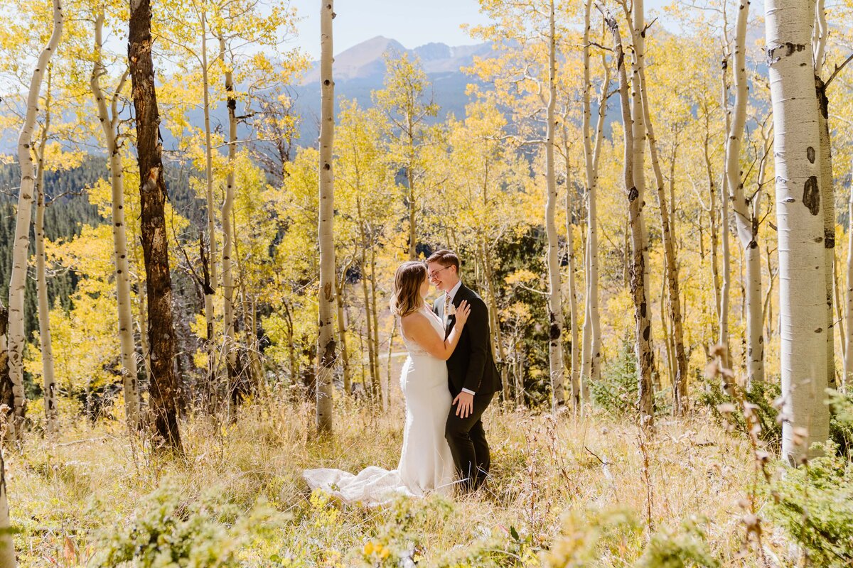 Breckenridge, Colorado fall elopement with Colorado elopement photographer Alpine Vows