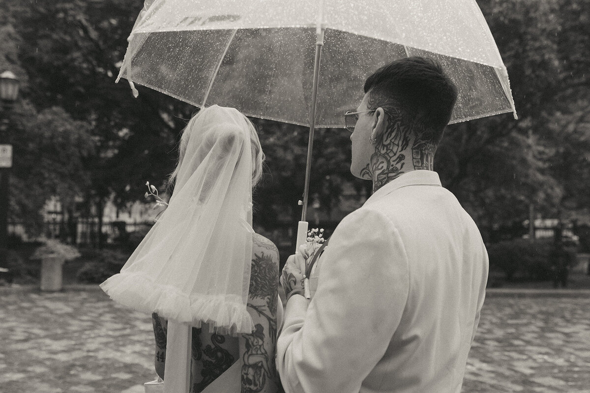 toronto-city-elopement-city-hall-edgy-nontradional-thedrake-rainy-day-cool-alternative-032