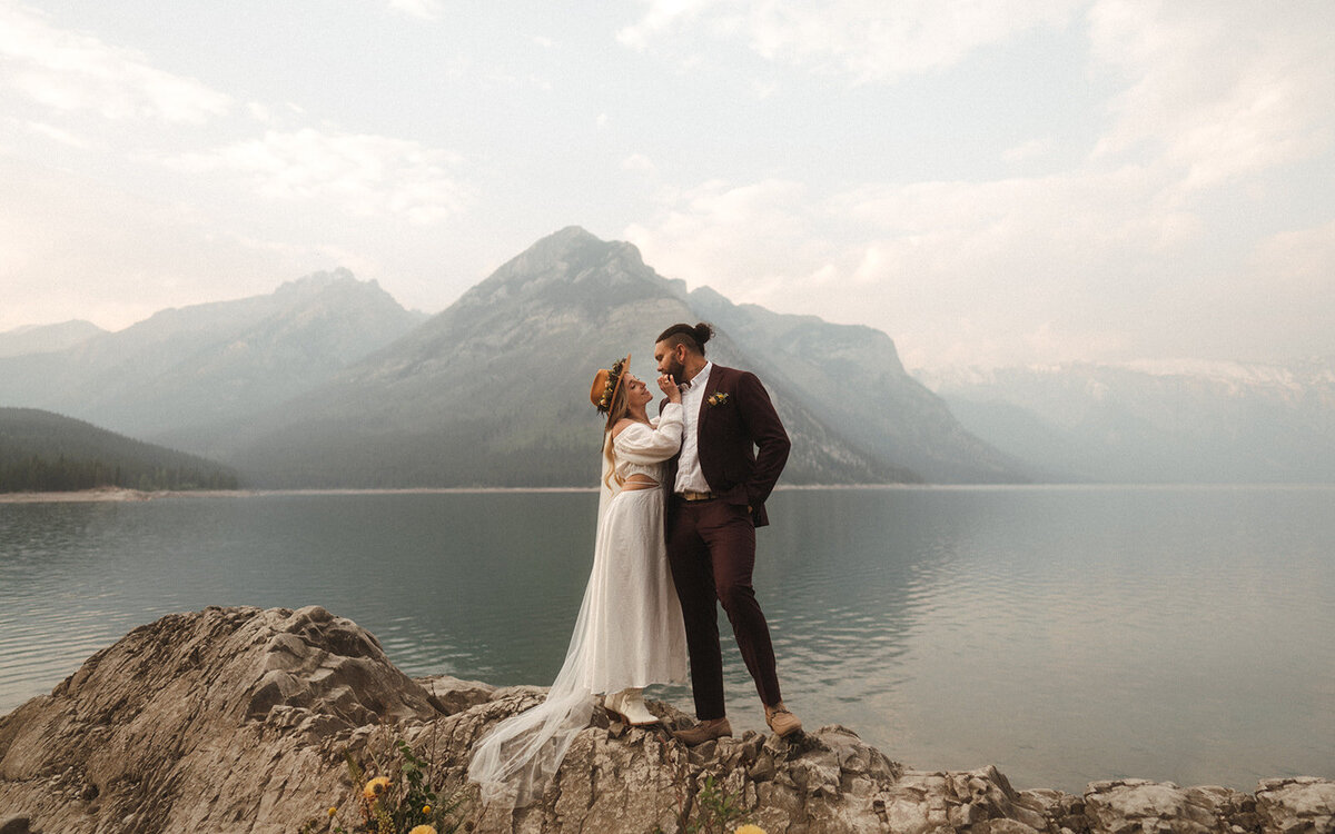 banff-elopement-wedding-photographer-lake-louise-alberta-taylor-dawning-photography-156