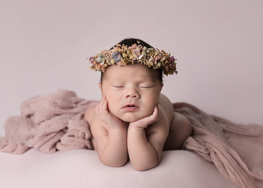 NEWBORN_BABYGIRL_FROGGYPOSEFLOWERHALORAINBOWBABY
