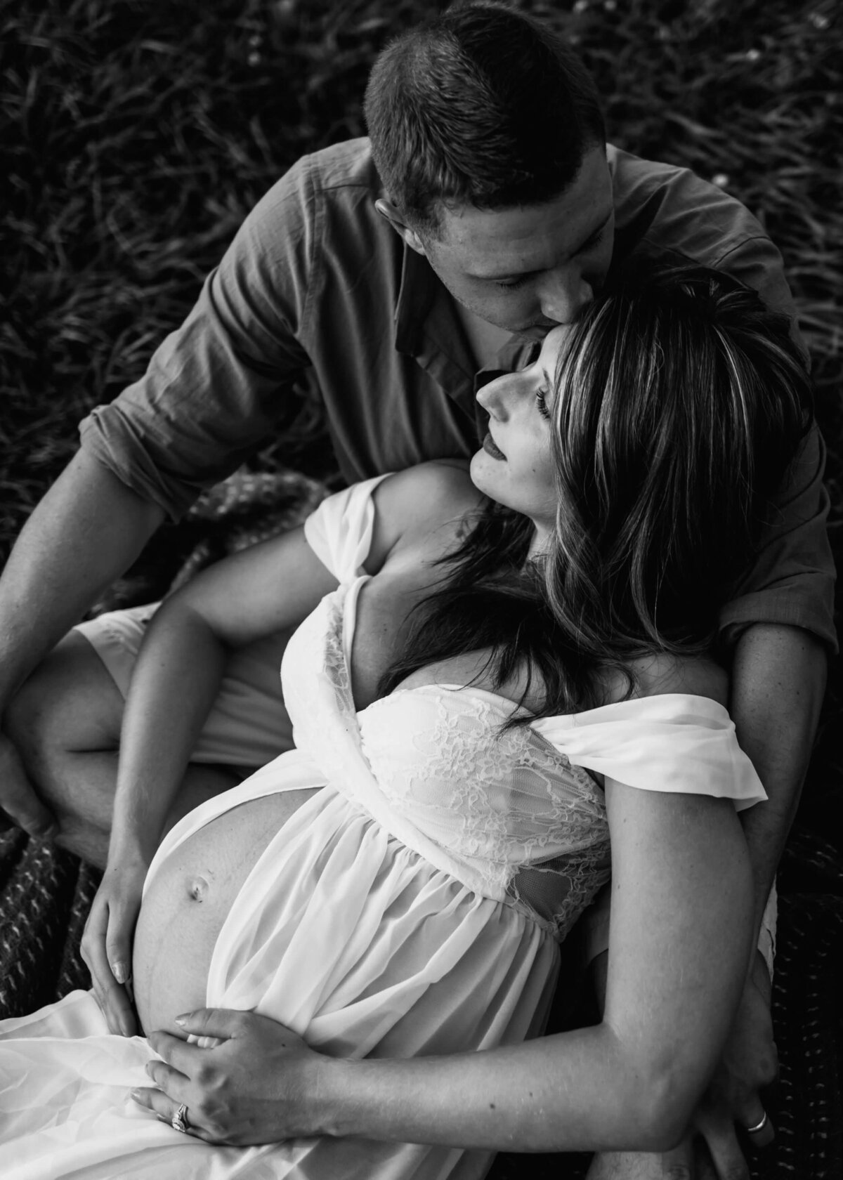 A maternity session in a grassy field captured by a Pittsburgh maternity photographer.