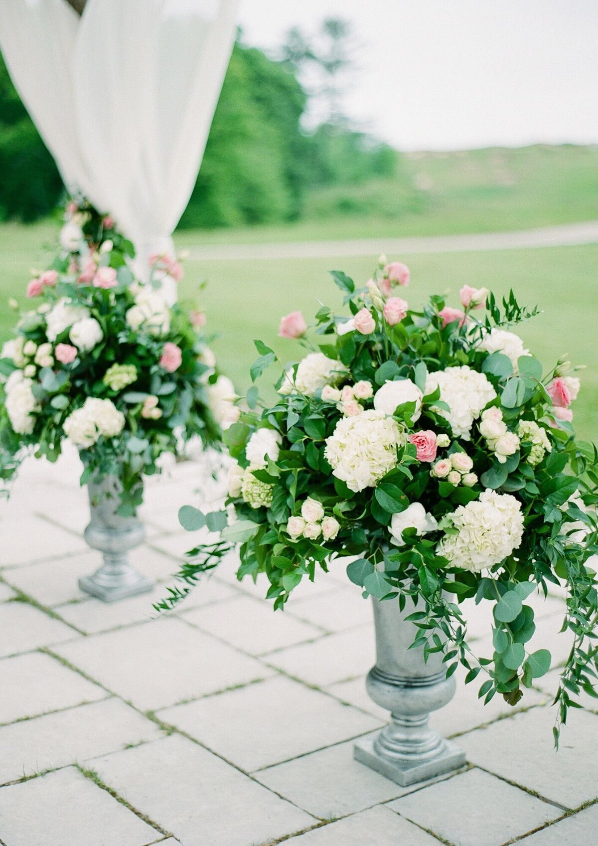 Wedding ceremony flowers Tuscany ÈCLAT Destination Weddings