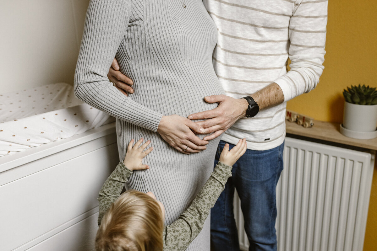 WEB - Amanda, Jesper & Livia Zwangerschapsshoot Lifestyle Homesession | Samantha Bosdijk Photography-39