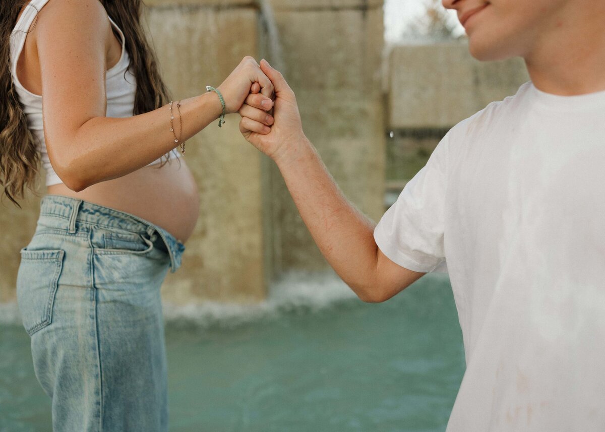 nebraska-maternity-photographer-authentic-emotional-memories