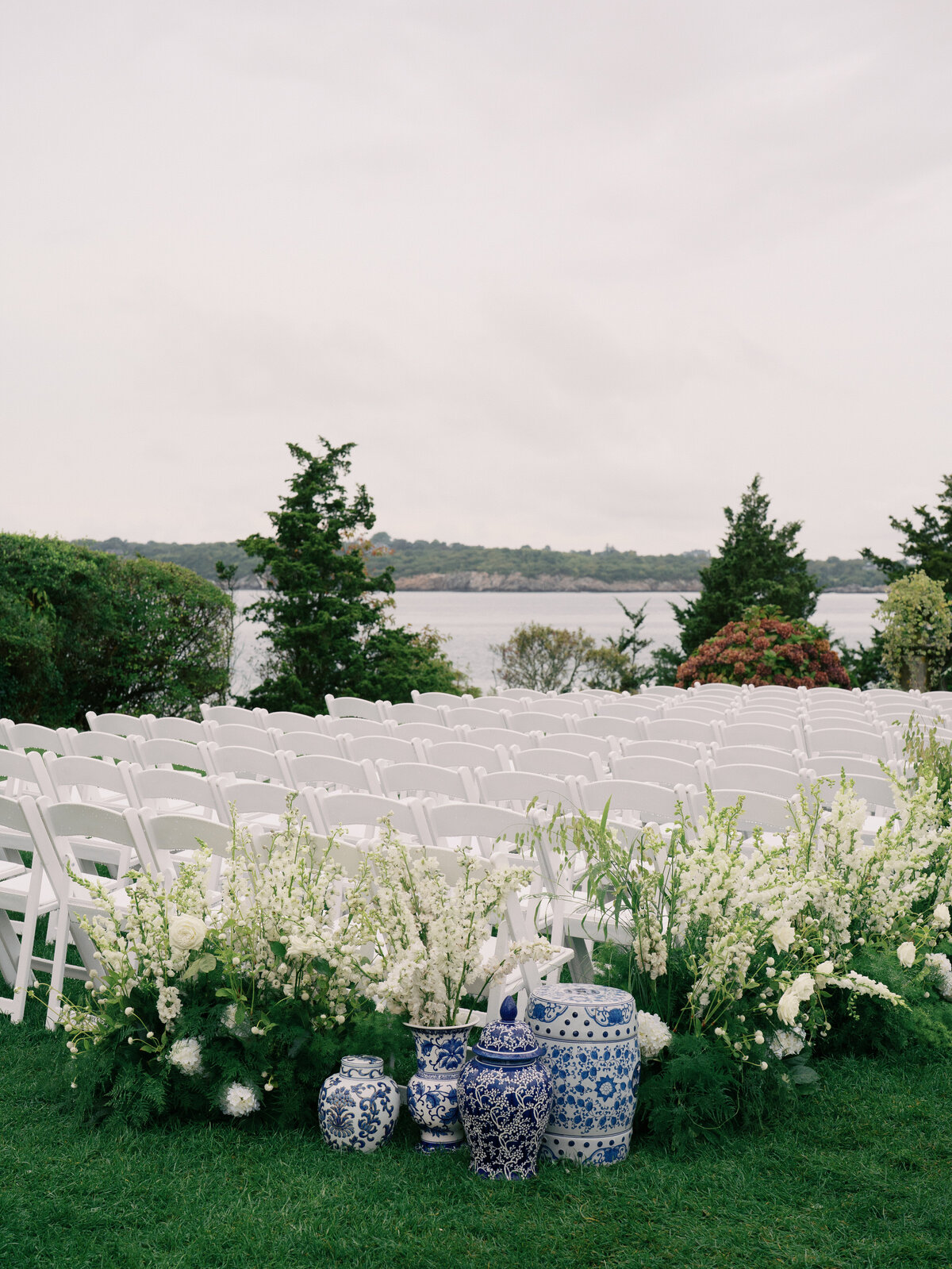 timeless-wedding-ceremony-decor-castle-hill-inn